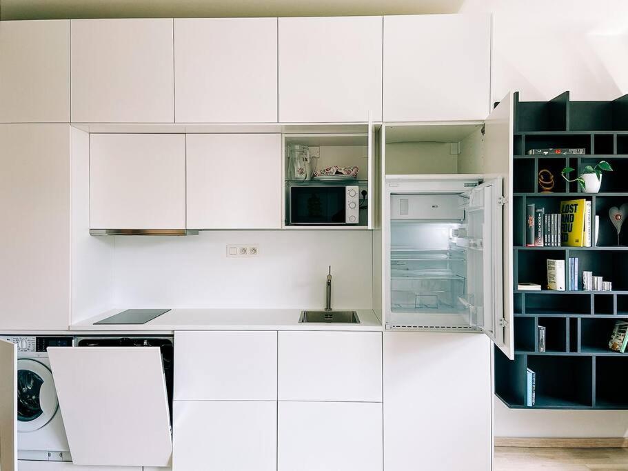 New Studio In Quiet Part Of The City Center บราติสลาวา ภายนอก รูปภาพ